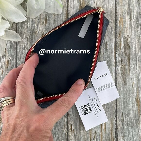 Coach Varsity Notebook & Pencil Case In Signature Canvas With Coach Graphic - Picture 9 of 9